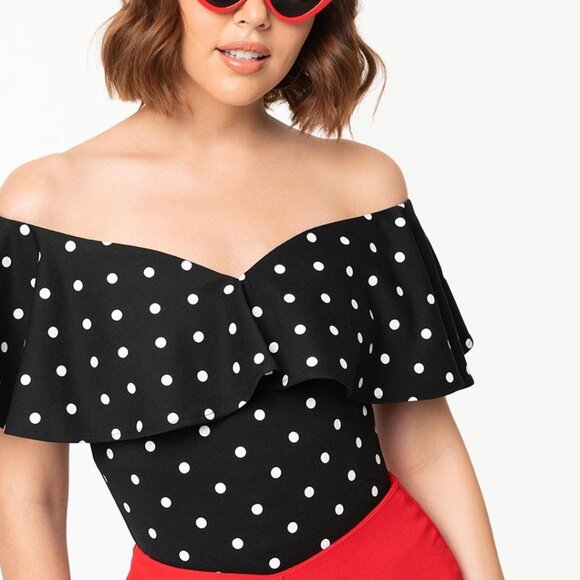 Unique Vintage Tops - Unique Vintage Polka Dot Off-the-Shoulder Ruffle Top Sz M 6-8